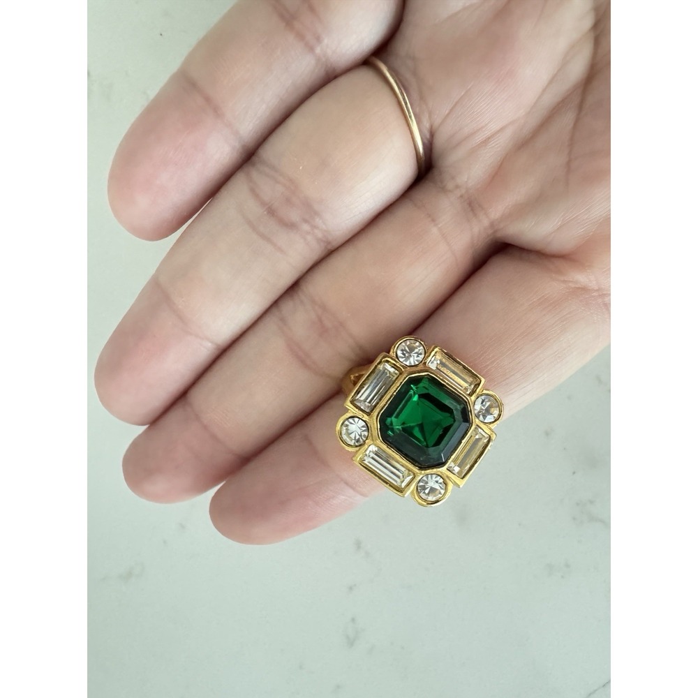 Vintage Ring Bold Treasure Faux Emerald Cocktail Statement 9.5 Gold Tone Square - Picture 8 of 9